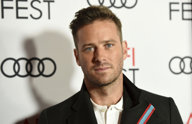 Попытки суицида и изнасилование в 13 лет: актер Арми Хаммер впервые заговорил после скандала с каннибализмом