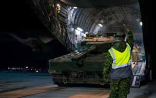 Перший з чотирьох обіцяних Канадою танків Leopard 2 прибув до Польщі