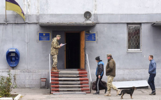 «Без дозволу начальника Печерського райтерцентру комплектування виїзд за межі району тимчасово забороняється»: у Печерському районі Києва розклеїли «наказ»