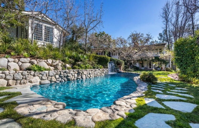 Джим Керри выставил на продажу свое элитное ранчо в Калифорнии за $29 млн, фото