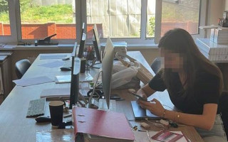 230 тисяч доларів за неіснуючу квартиру на Кловському узвозі – у Києві судитимуть адвокатку та брокера