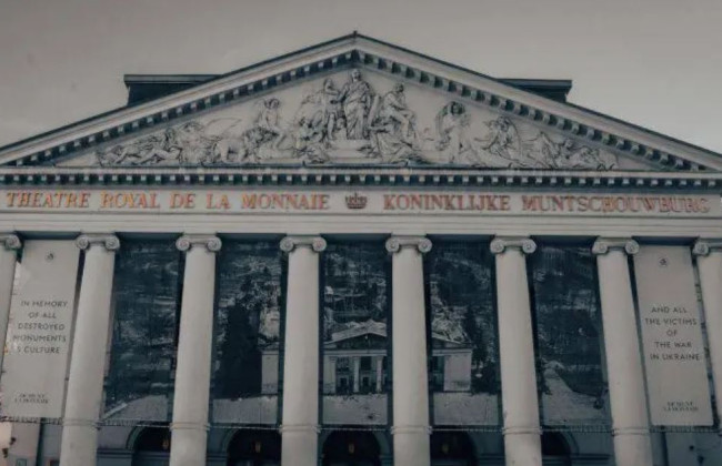 Зображення Маріупольського драмтеатру – на фасаді головного оперного театру в Бельгії, фото