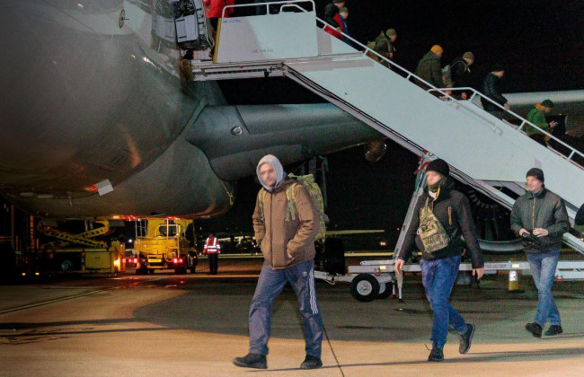 Українські військові прибули до Великої Британії навчатися на САУ AS90