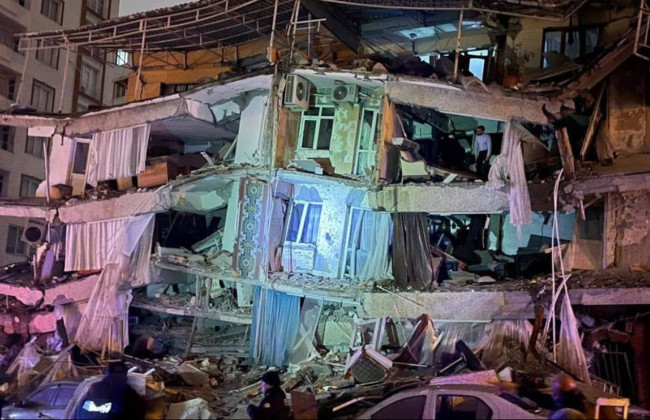 У Туреччині та Сирії вже 4 825 загиблих унаслідок землетрусів