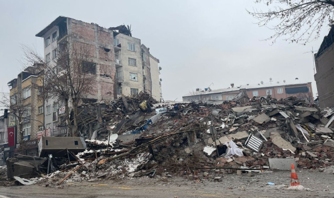 Смертоносний землетрус в Туреччині: кількість жертв перевищила 3,5 тисячі