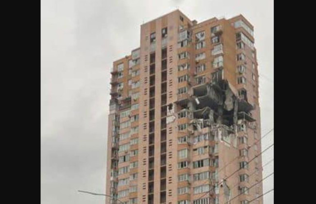 В Киеве восстановили дом на Лобановского, в который попала российская ракета: фото