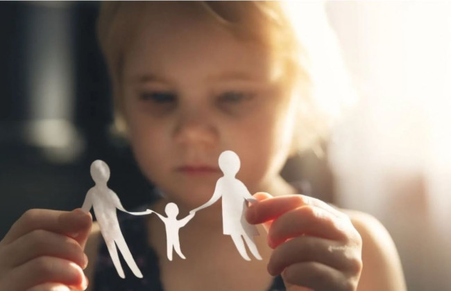 Теперь в Дії можно зарегистрироваться приемными родителями или сняться с учета усыновления