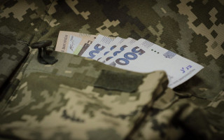 Кабмін встановив щомісячні виплати військовим за особливі заслуги перед Батьківщиною