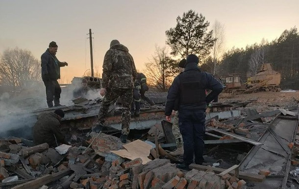 В Черниговской области завершили разбор завалов после вражеского авиаудара: два человека погибли