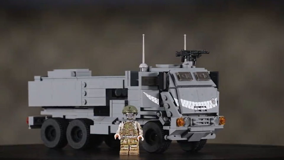 LEGO випустив модель HIMARS із фігуркою солдата у комплекті: фото і відео