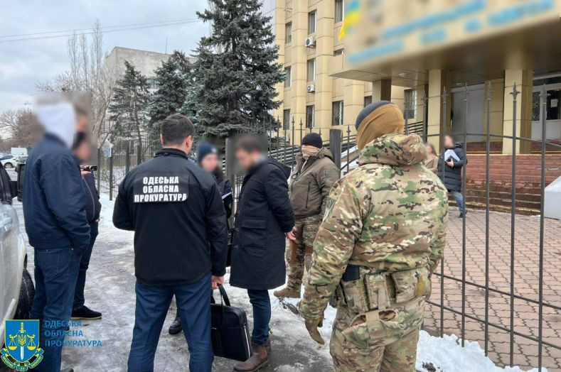 Требовал взятки за слив ходатайств о проведении обысков: в Одессе разоблачили помощника судьи, фото