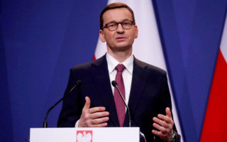 Польща готова поставити Україні винищувачі, але не першою, — прем'єр Моравецький