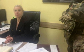 На Дніпропетровщині начальниця ГУ ДПС з чоловіком вимагали «данину» з обмінних пунктів, фото