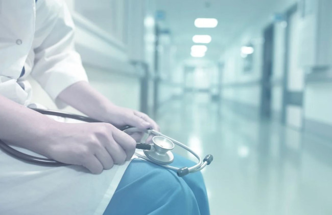 Хибний діагноз: у Києві акушеру-гінекологу повідомили про підозру