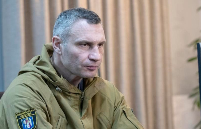 Кличко: Обломки ракеты повредили авто и крышу частного дома в Голосеевском районе