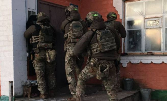Сдавал коллег россиянам: экс-правоохранителю из Бердянска сообщили о подозрении