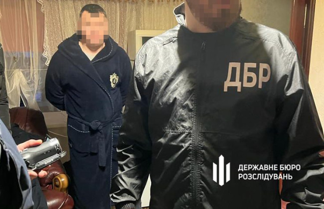 З'явились перші фото з обшуків на митницях від ДБР