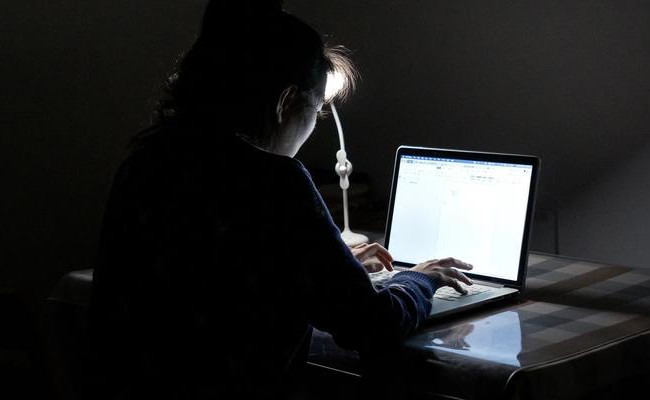 Чи можна кваліфікувати відсутність світла як форс-мажор, який спричиняє вимушений простій працівника