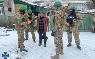 Помогал врагу вывозить награбленное имущество украинцев: СБУ задержала коллаборанта, фото