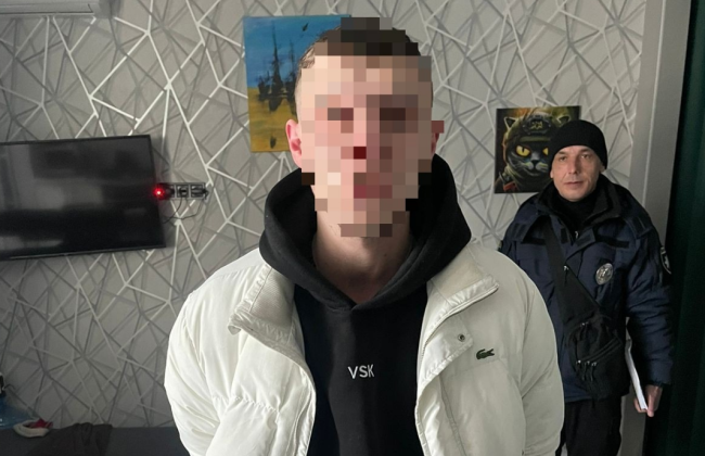 Погрожував підірвати власну квартиру гранатою: правоохоронці затримали киянина