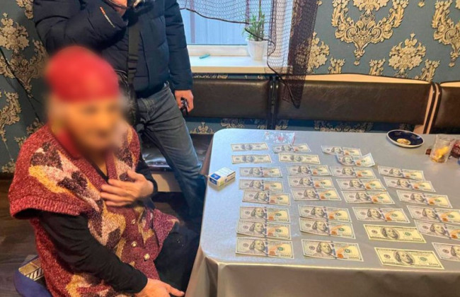 На Полтавщині громадянка заплатила понад 100 тисяч грн за «зняття порчі» жінці, яку зустріла на ринку