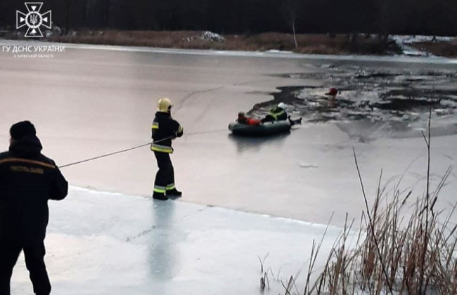 На Київщині під кригу провалились двоє чоловіків: одного вдалось врятувати, фото