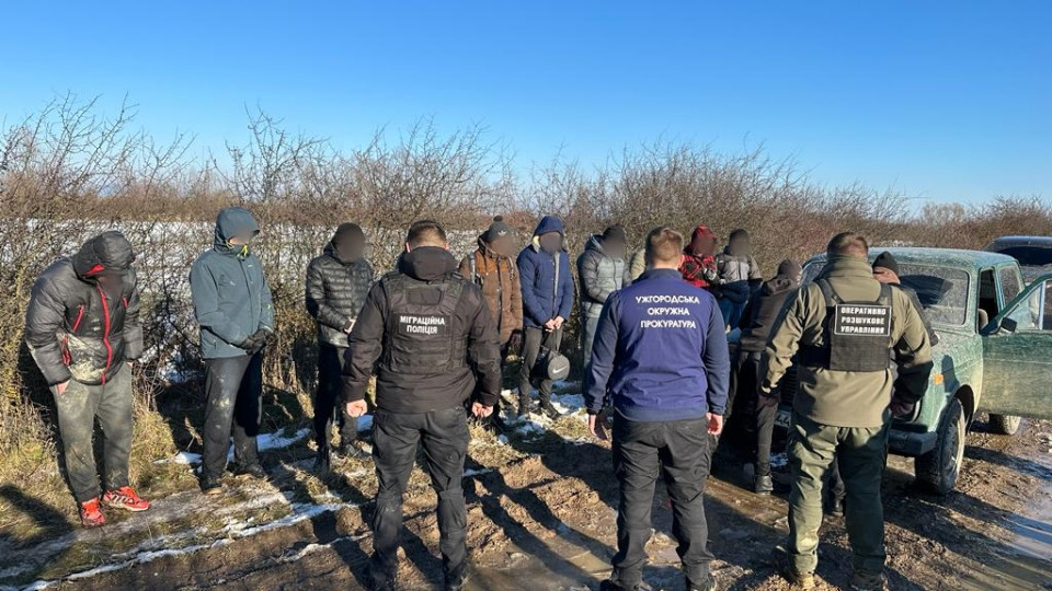 «Вояж» в Венгрию за $5000: в Закарпатье задержали группу уклонян, фото и видео