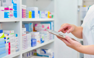 Укладення трудових договорів із фармацевтичними працівниками: правова позиція КАС ВС