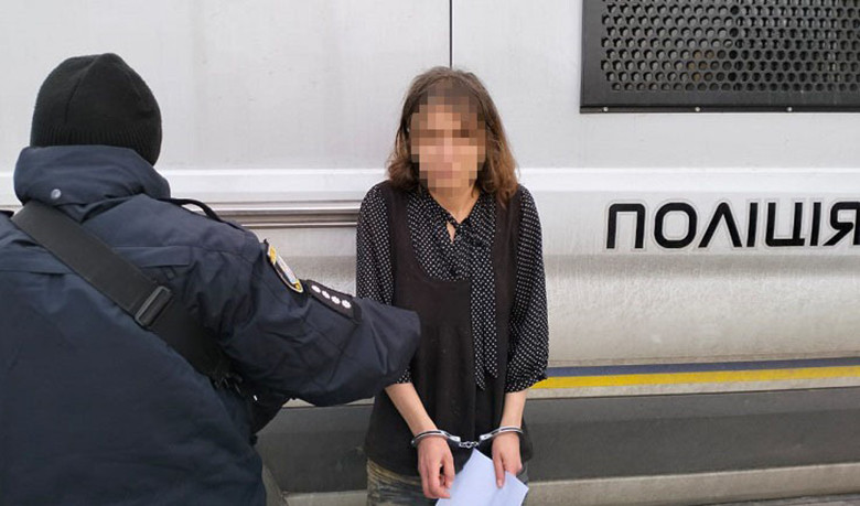 Напала з ножем на рідного брата: киянці загрожує до 8 років позбавлення волі