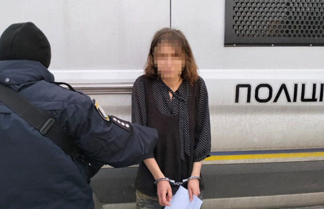 Напала с ножом на родного брата: киевлянке грозит до 8 лет лишения свободы