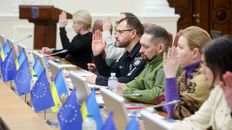 Правительство уволило двух заместителей Резникова