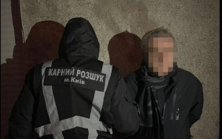Обійняв, щоб вкрасти телефон: в Києві затримали крадія