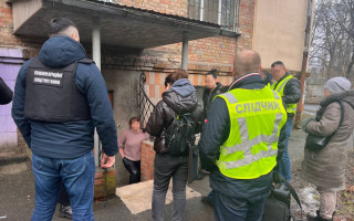 У столичному приватному дитсадку катували дітей: чотирьом вихователям повідомили про підозру