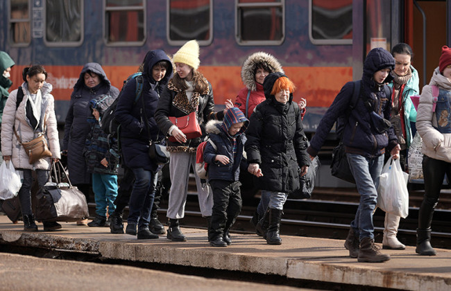 На помощь внутренним переселенцам уже направлено более 5,5 млрд гривен