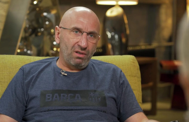 В РФ психолог Сатья ударил женщину, которая пришла к нему на семинар, видео