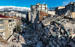 В результате землетрясений в земной коре образовался разлом протяженностью 400 км