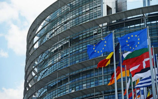 Европарламент одобрил запрет авто с двигателями внутреннего сгорания с 2035 года