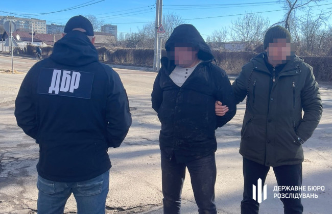 У Житомирі затримали адвоката, який вимагав 40 тисяч гривень, аби закрити неіснуючу справу