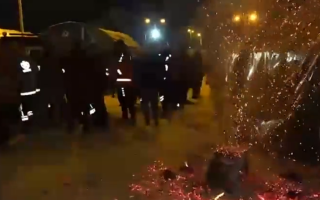 В Турции возле министра здравоохранения Фахреттина Коджи произошел взрыв уличного обогревателя, видео