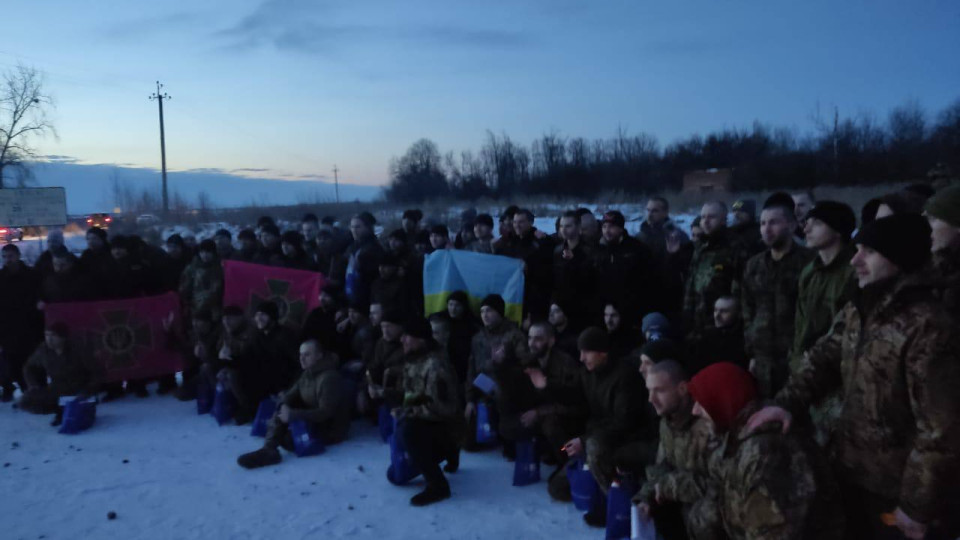 В Україну з полону повернули 100 воїнів та одного цивільного