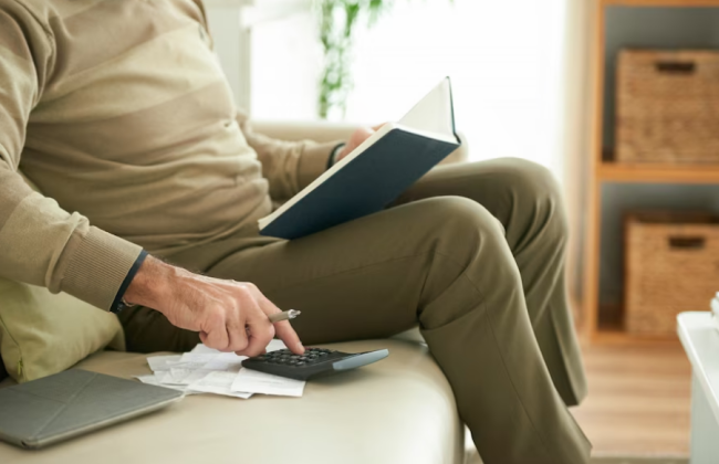 Премьер-министр Шмыгаль анонсировал повышение пенсии для украинцев в 2023 году