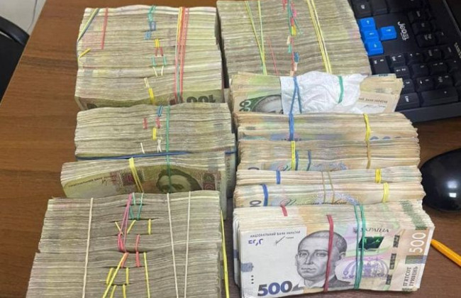 Спрятал 800 000 грн под сиденьем: пограничники обнаружили «заначку маршрутчика»