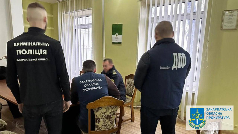 Понад 14 млн збитків через незадекларовану техніку: підозрюють заступника начальника та інспектора митного поста на Закарпатті