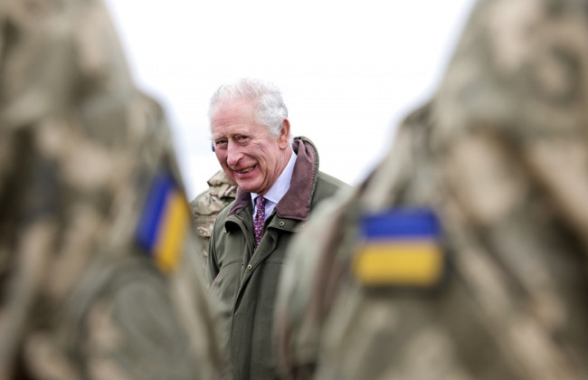 Король Чарльз III відвідав українських військових, які навчаються в Британії: фото і відео