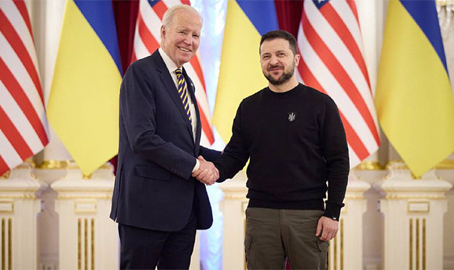 Должен был быть в Вашингтоне, а оказался в Киеве: детали тайного путешествия Байдена в Украину