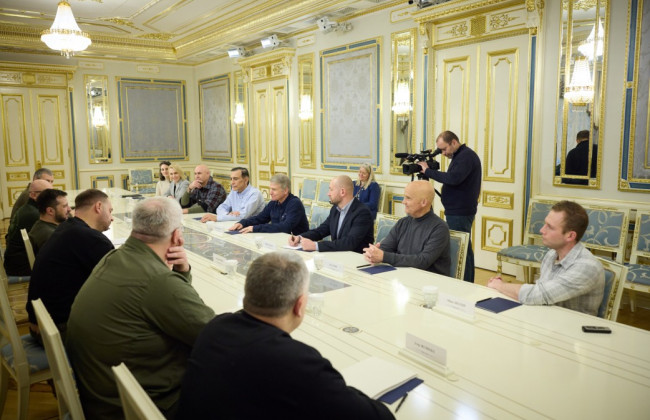 Зеленський зустрівся з делегацією Палати представників Конгресу США на чолі з головою Комітету із закордонних справ Макколом: що обговорили