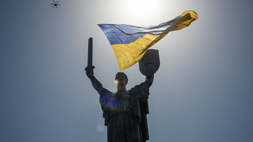 В Офісі Президента перерахували, що потрібно Україні для звільнення територій