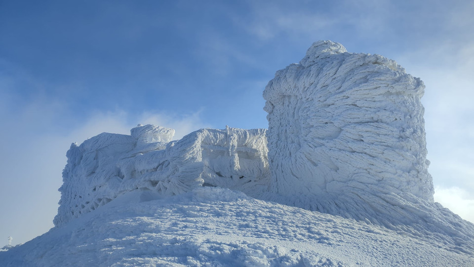 В ГСЧС показали зимние Карпаты с горы Пип Иван Черногорский после пятидневного шторма: фото