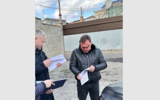 Посадовця Київської митниці викрили на розкраданні смартфонів та побутових товарів на 40 млн гривень