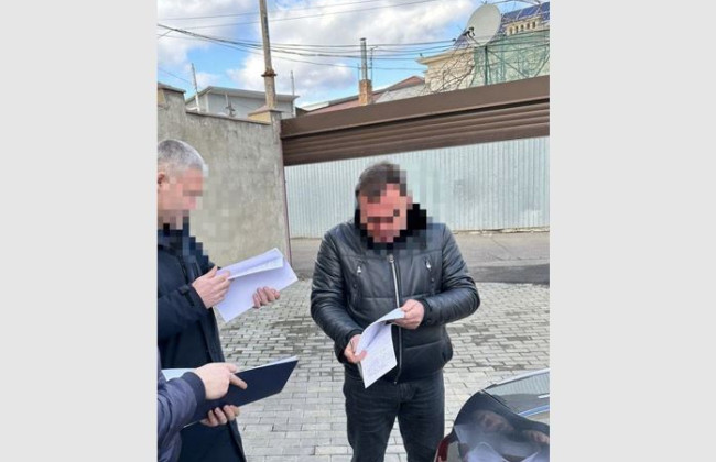 Посадовця Київської митниці викрили на розкраданні смартфонів та побутових товарів на 40 млн гривень